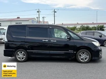 Nissan Serena 2013 photo 4