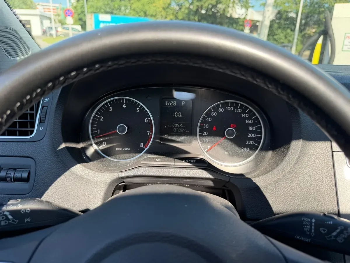 Volkswagen Polo 2011 photo 2