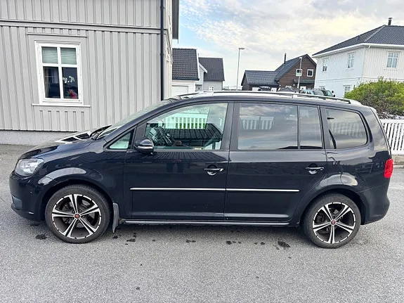 Volkswagen Touran 2011 photo 3