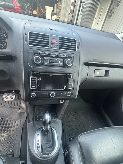 Volkswagen Touran 2011 photo 4