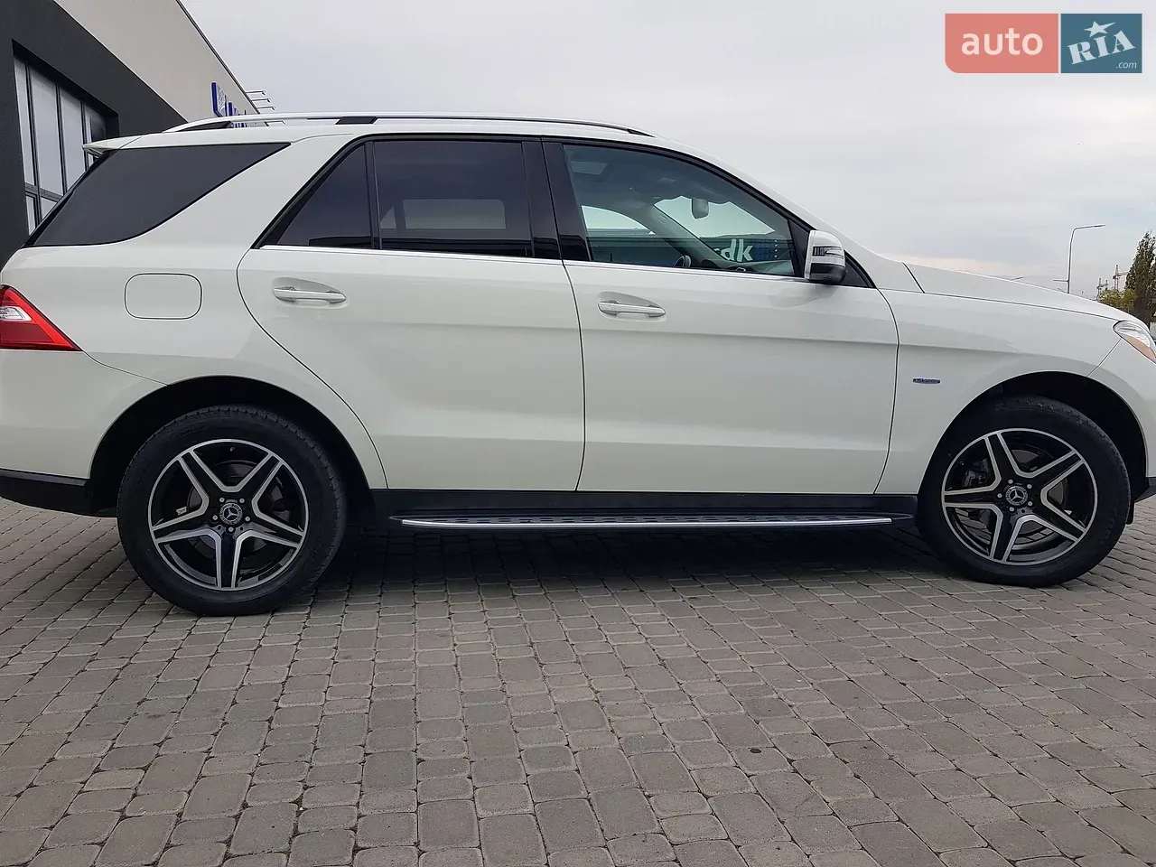Mercedes-Benz M-Class 2011 photo 3