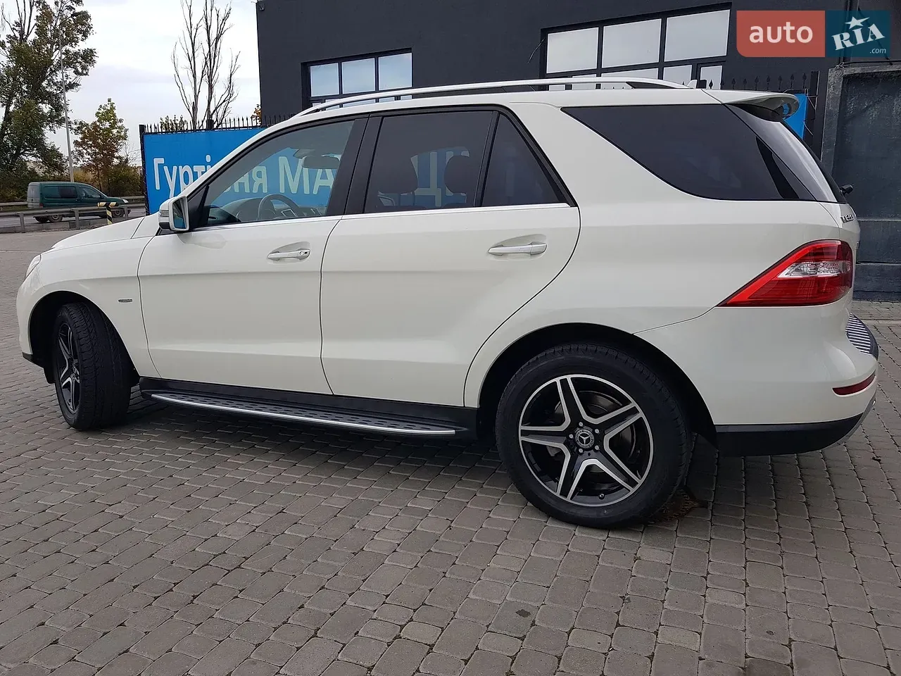 Mercedes-Benz M-Class 2011 photo 4