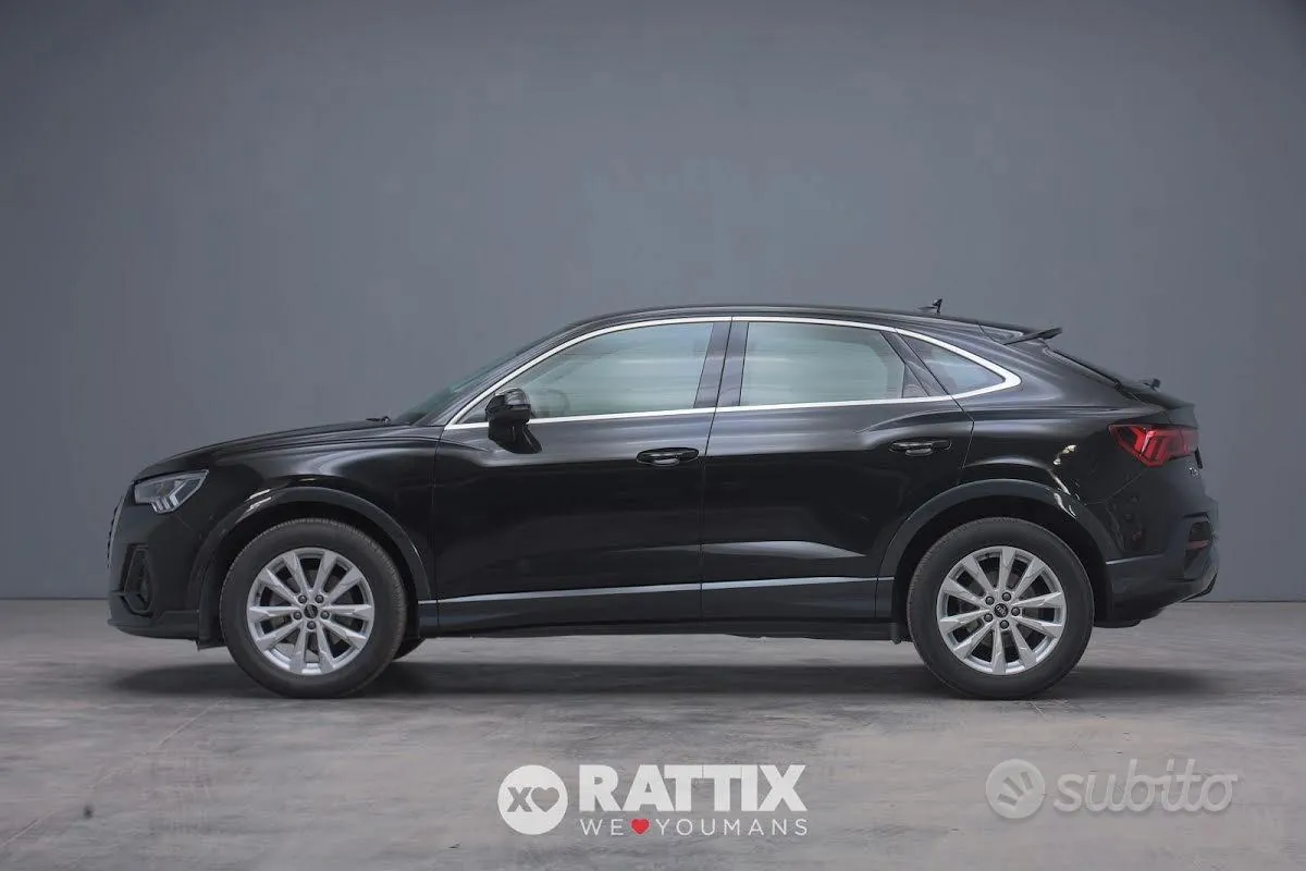 Audi Q3 2023 photo 2