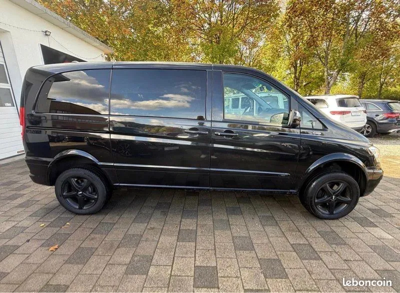 Mercedes-Benz Viano 2012 photo 2