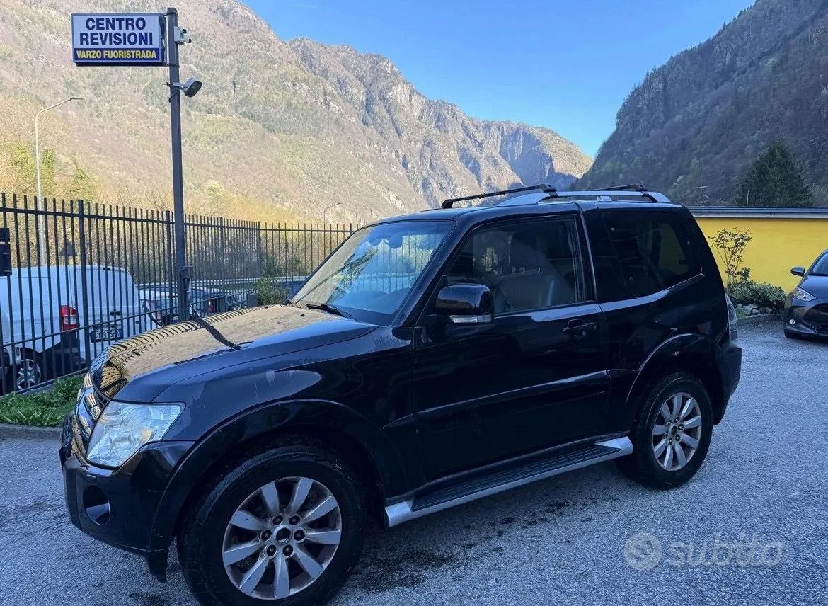 Mitsubishi Pajero 2010 photo 2