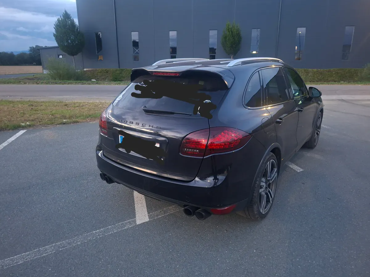 Porsche Cayenne 2010 photo 2