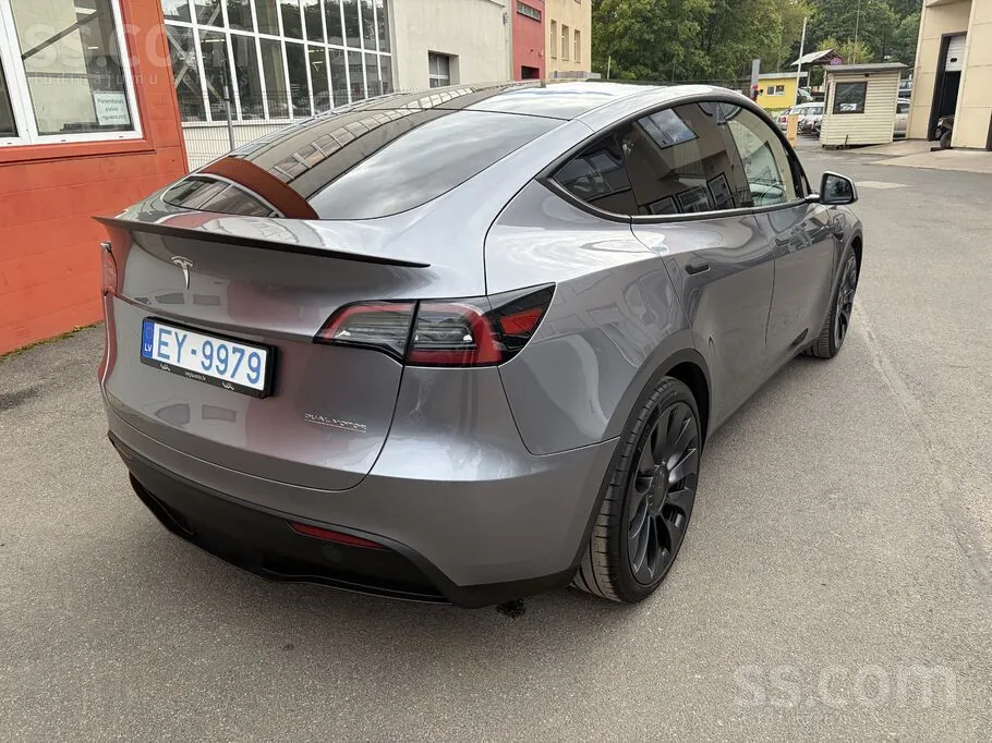 Tesla Model Y 2024 photo 3