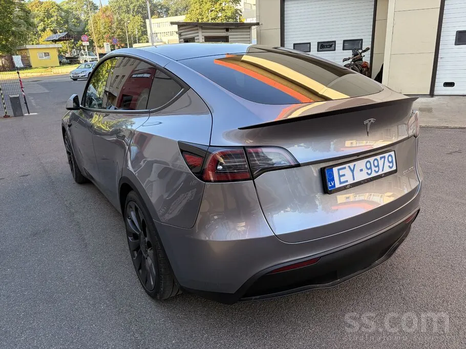 Tesla Model Y 2024 photo 4