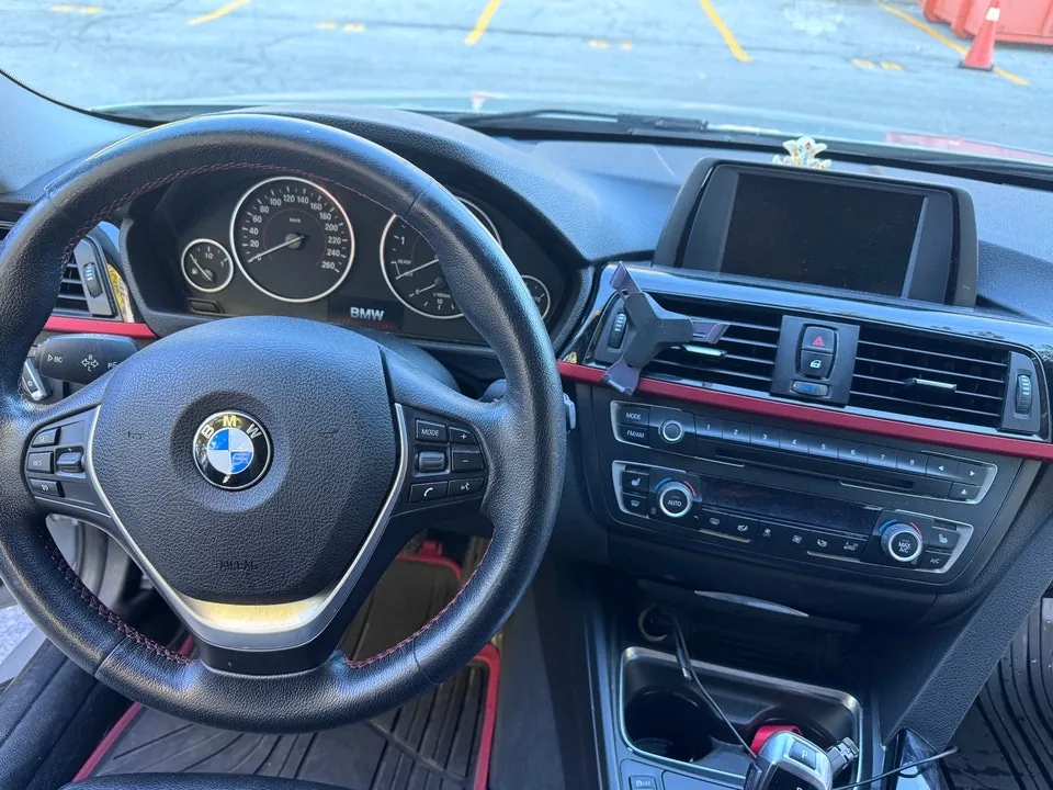 BMW 320I 2013 photo 3