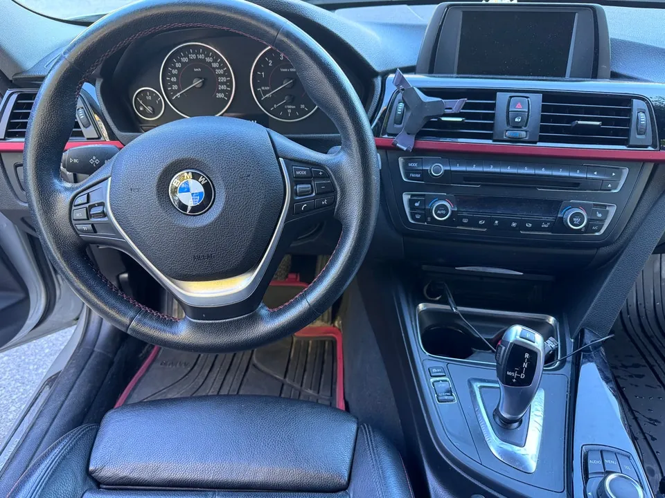 BMW 320I 2013 photo 2