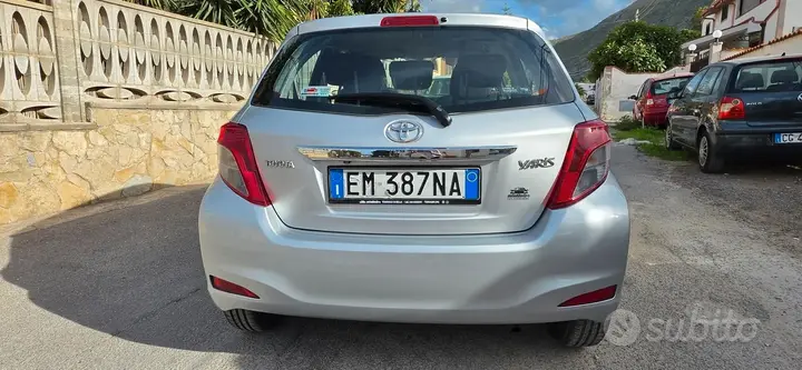 Toyota Yaris 2012 photo 4