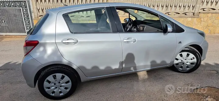 Toyota Yaris 2012 photo 5