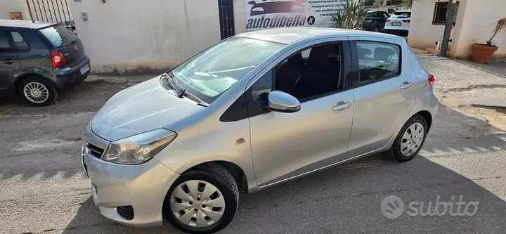 Toyota Yaris 2012 photo 3