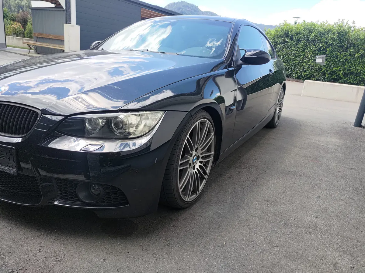 BMW 330D 2007 photo 2