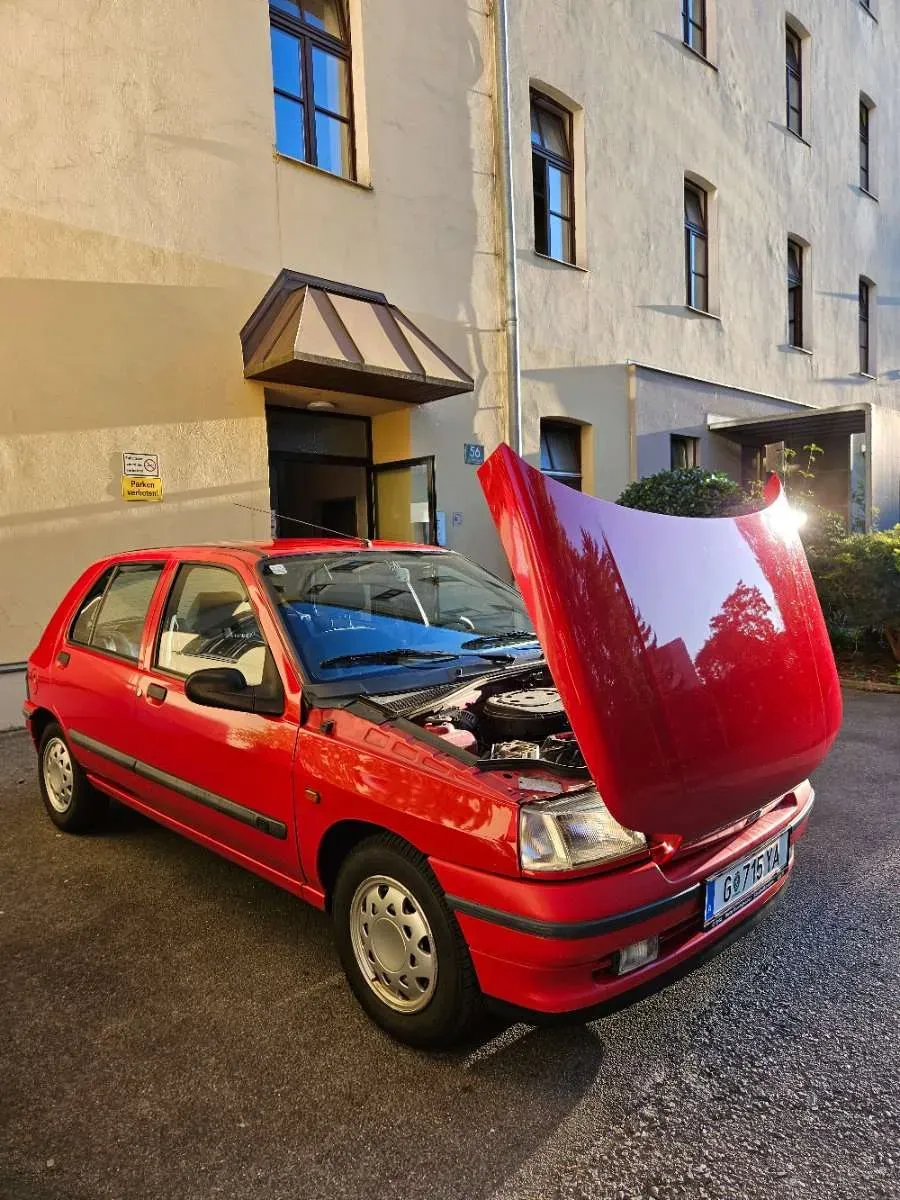 Renault Clio 1995 photo 2