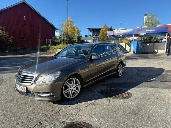Mercedes-Benz E 220 D 2012 photo 2
