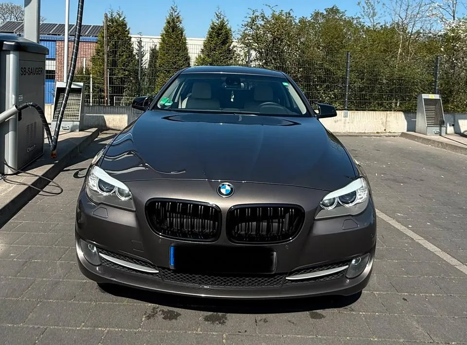 BMW 523I