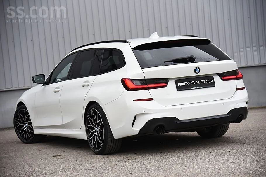 BMW 330 2019 photo 2