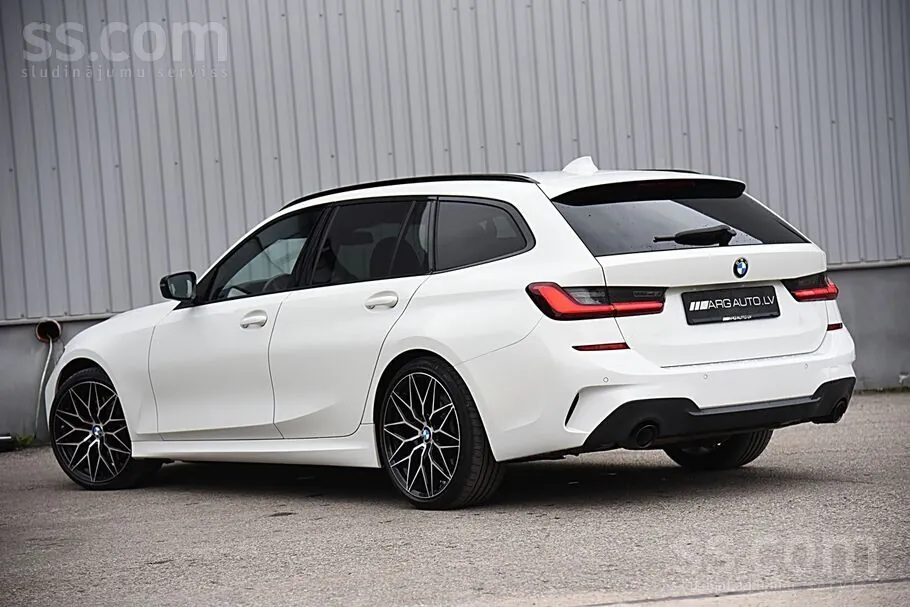 BMW 330 2019 photo 3