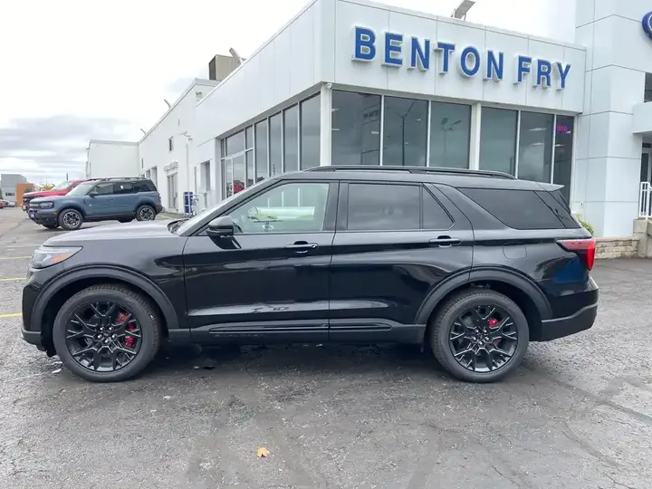 Ford Explorer 2027 photo 2