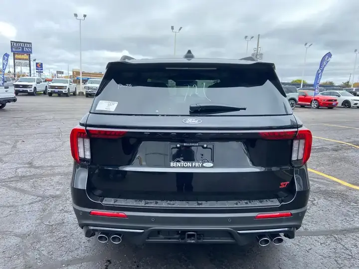 Ford Explorer 2027 photo 4
