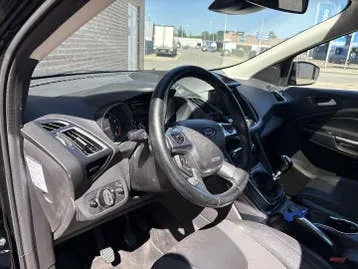 Ford Kuga 2016 photo 3