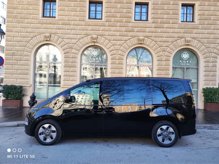 Hyundai Staria 2022 photo 2