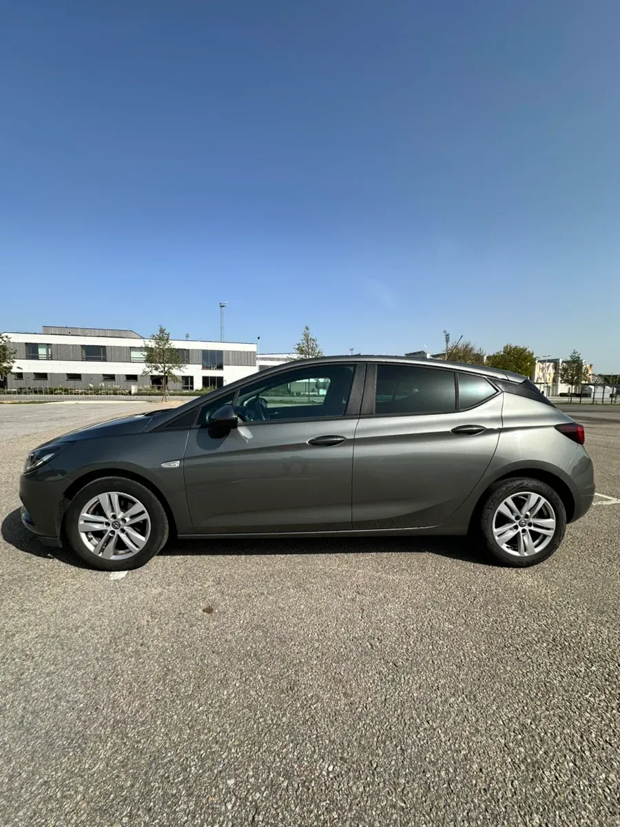 Opel Astra 2018 photo 2