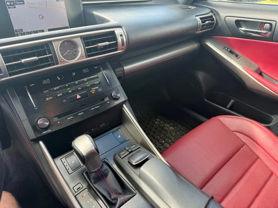 Lexus Is 350 2014 photo 2