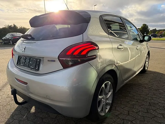 Peugeot 208 2016 photo 4