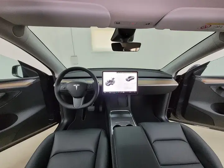 Tesla Model Y 2024 photo 3