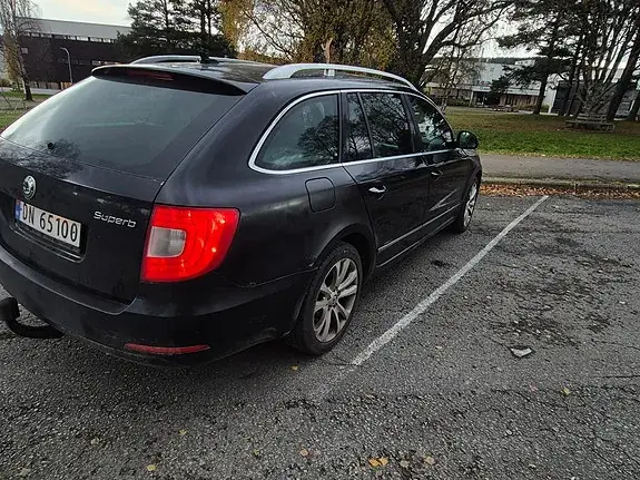 Skoda Superb 2011 photo 5