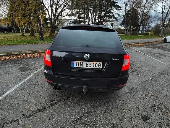 Skoda Superb 2011 photo 4