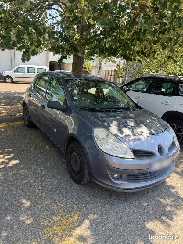 Renault Clio 2006 photo 2