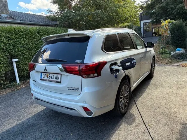 Mitsubishi Outlander 2019 photo 2