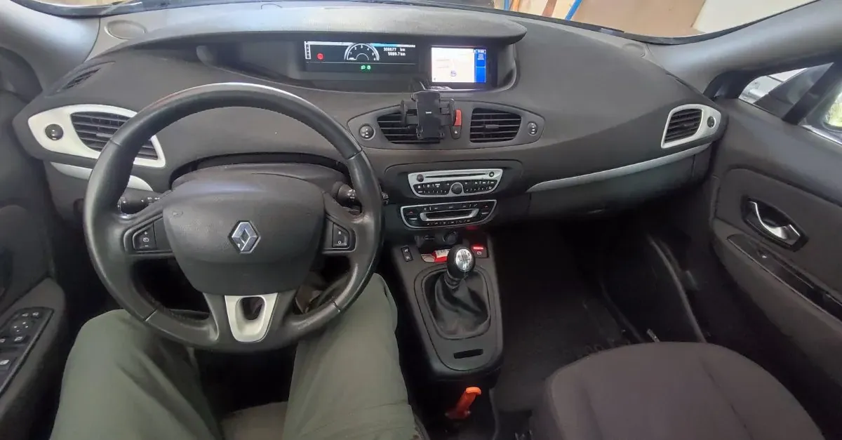 Renault Scenic 2010 photo 2