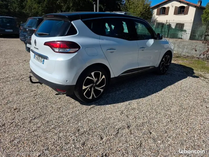 Renault Scenic 2019 photo 2