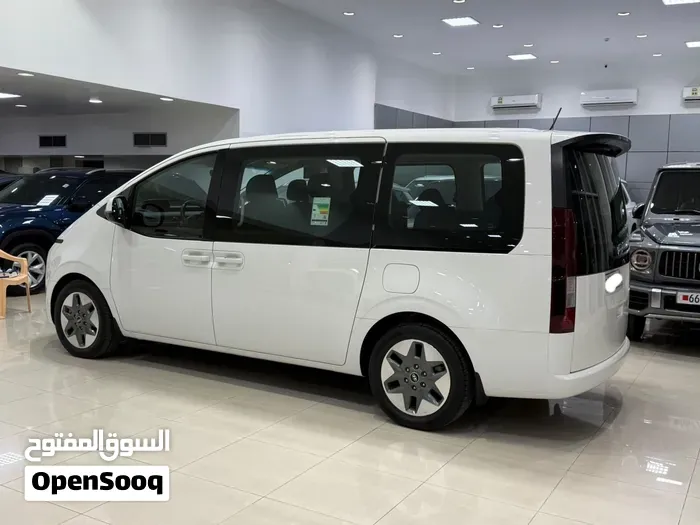 Hyundai Staria 2024 photo 5