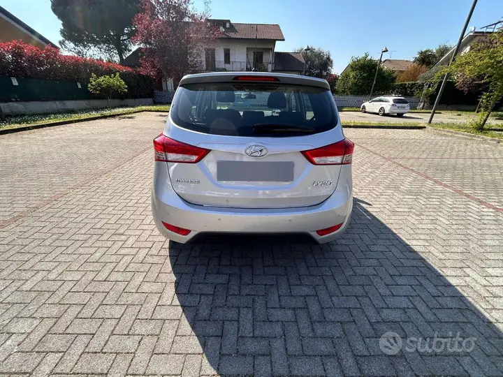 Hyundai Ix20 2013 photo 2