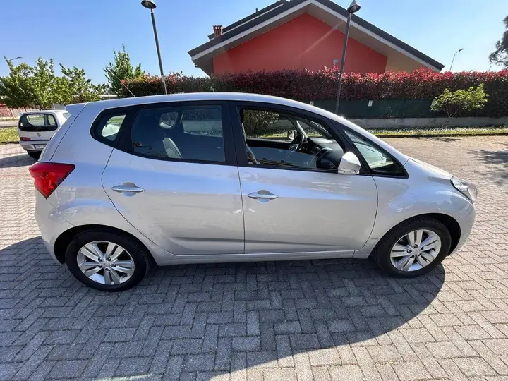 Hyundai Ix20 2013 photo 4