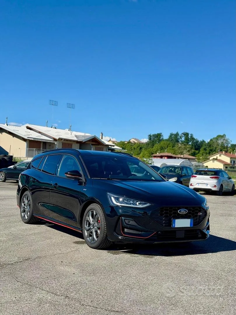 Ford Focus 2023 photo 2