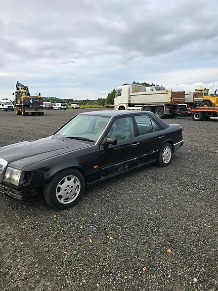 Mercedes-Benz E230
