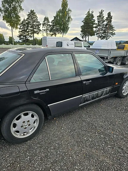 Mercedes-Benz E230 1990 photo 5