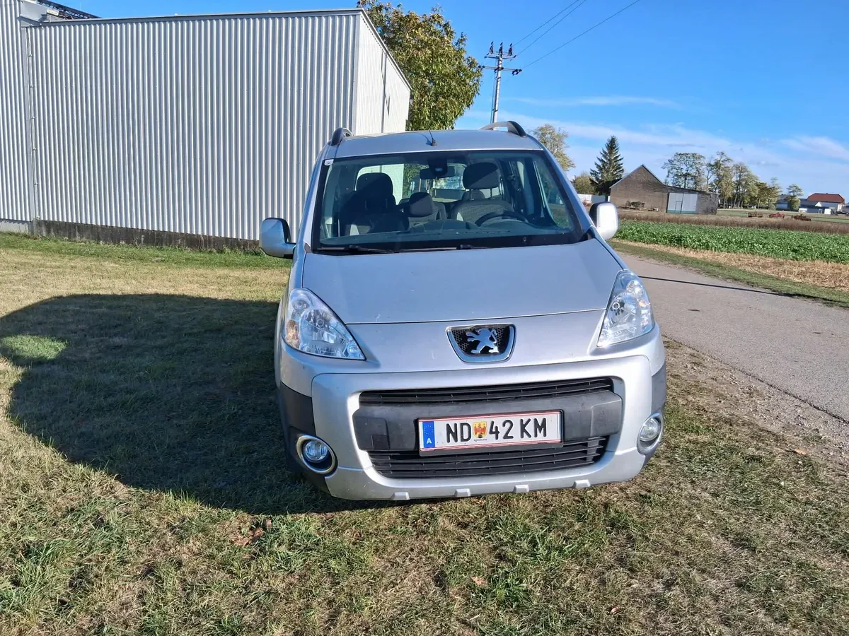 Peugeot Partner 2011 photo 2