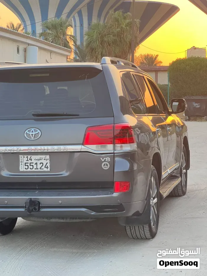 Toyota Land Cruiser 2016 photo 2