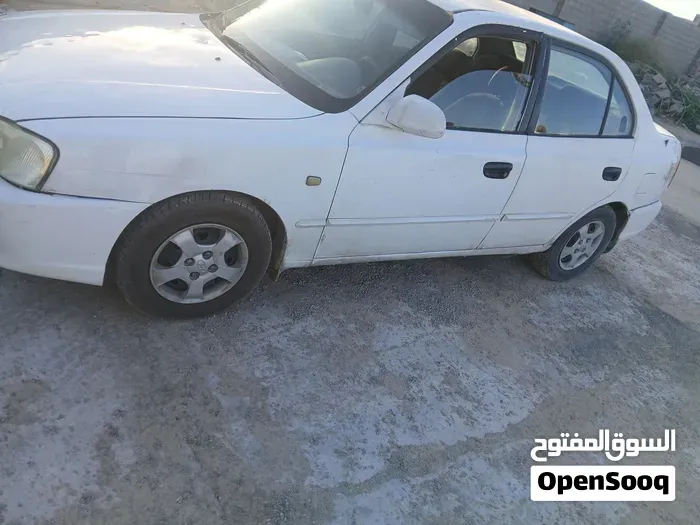 Hyundai Verna 2001 photo 3