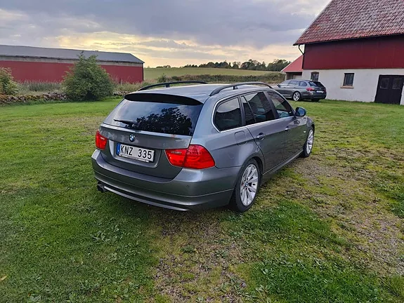 BMW 325I 2010 photo 2