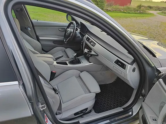 BMW 325I 2010 photo 5