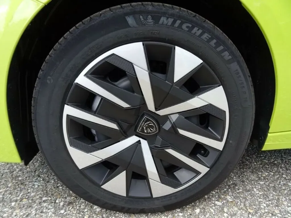Peugeot 208 2026 photo 3