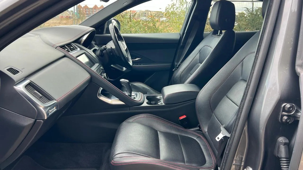 Jaguar E-Pace 2020 photo 3